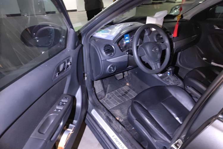 Used Volkswagen Lavida 2011 1.6L Automatic Premium Edition Driver Seat