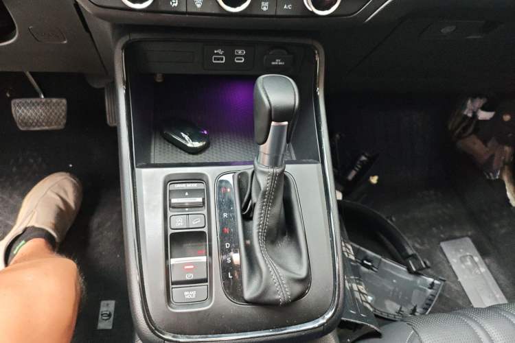 Used Honda Breeze 2023 240TURBO Two-Wheel-Drive Luxury Edition 5 Seats Gear Lever