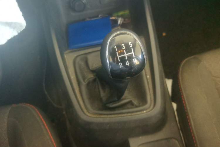 Used Dongfeng Fengon 380 2022 1.5L Luxury Edition Passenger Vehicle 5 Seats