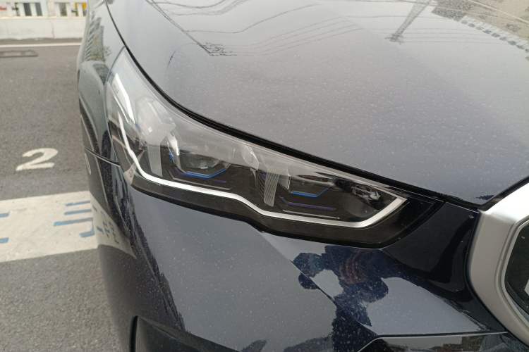 Used BMW 5 Series 2025 530Li Luxury Edition M Sport Package Right Front Headlight