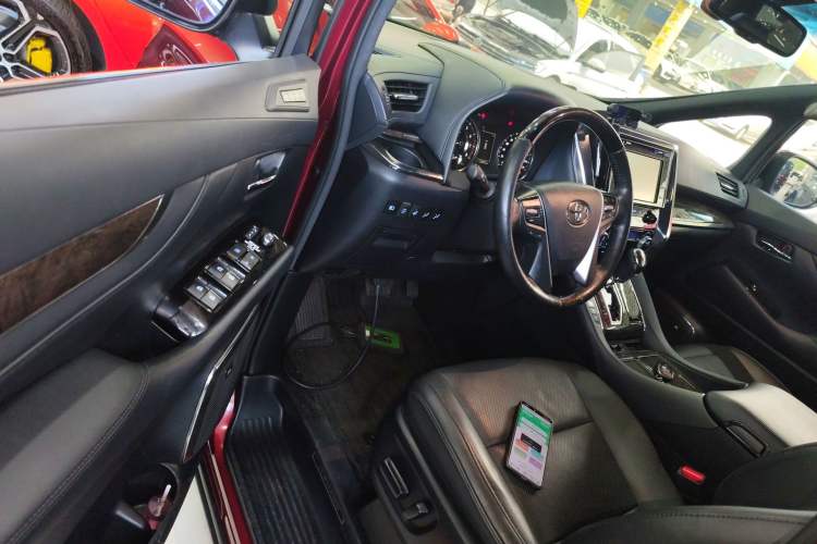 Used Toyota Alphard 2018 Revised Version 3.5L Premium Edition
