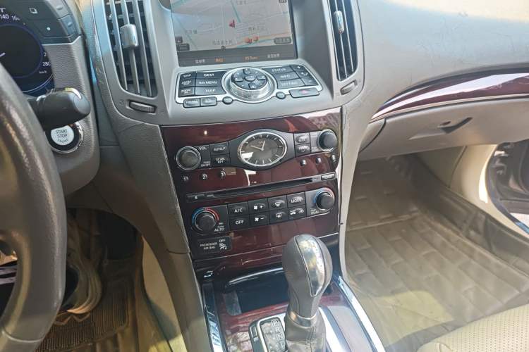 Used Infiniti G Series 2010 G25 Sedan Luxury Sport Edition Audio And AC Panel