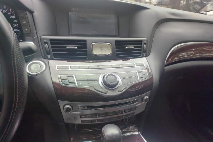 Used Infiniti Q70 2013 Q70L 2.5L Comfort Edition Audio And AC Panel