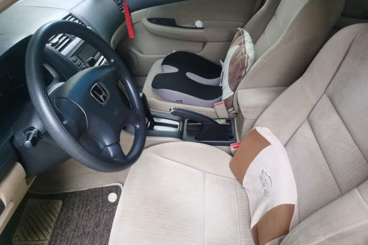 Used Honda Accord 2005 2.0L standard version
