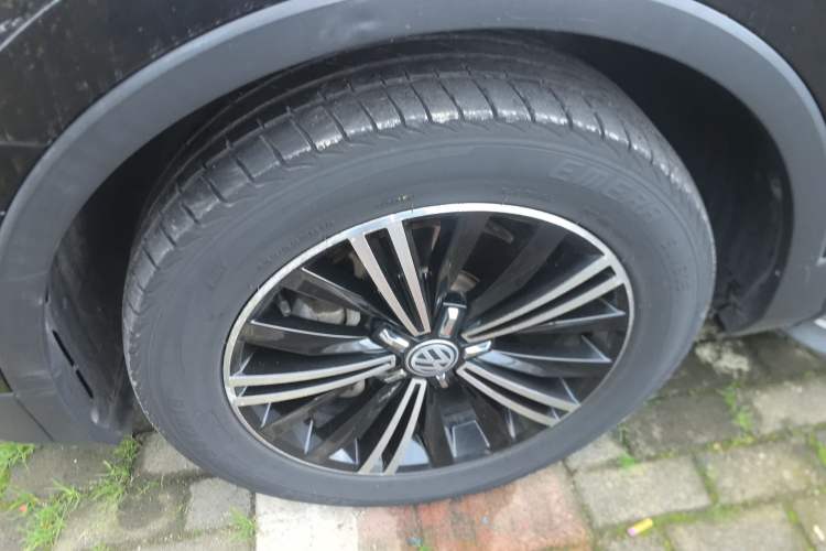 Used Volkswagen Tiguan L 2019 Updated Version 330TSI Automatic Two-Wheel Drive Panoramic Comfort Edition China VI Standard Left Front Wheel Hub