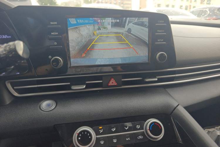 Used Hyundai Elantra 2021 1.5L CVT GLX Elite Edition Audio And AC Panel