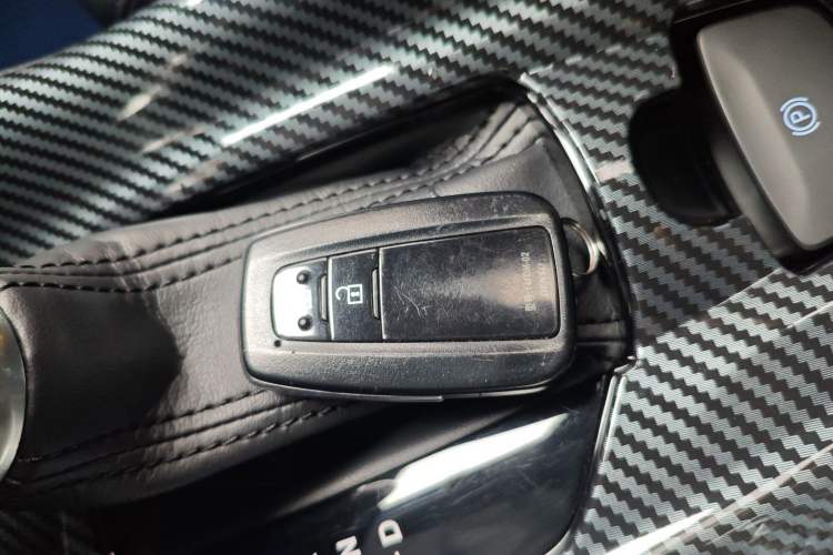 Used Toyota C-HR 2021 Dual-Motor 2.0L E-CVT Luxury Edition
