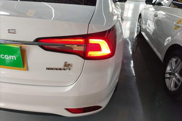 Used Roewe i5 2020 1.5L Automatic 4G Connect Luxury Flagship Edition
