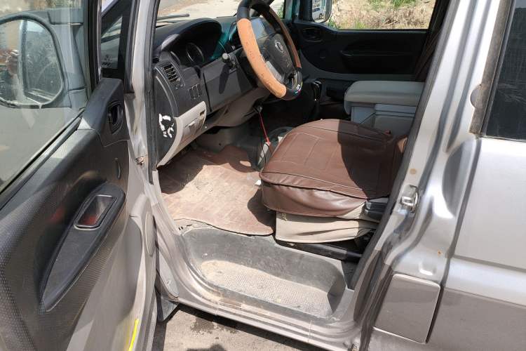 Used FORTHING Lingzhi 2016 M3L 1.6L 7-Seater Comfort Model Driver Seat