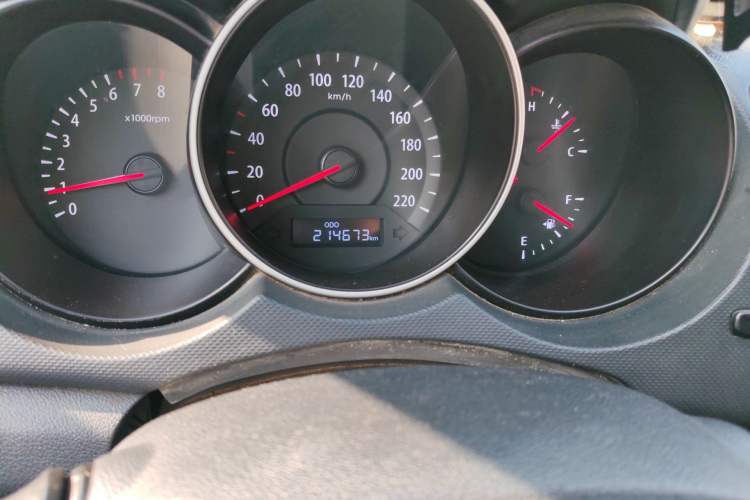 Used Kia Forte 2016 1.6L MT GL Odometer Close Up