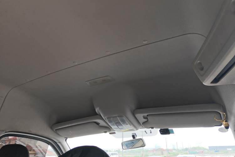 Used SAIC MAXUS Xintu V80 2018 2.5T 6-Speed Manual Elite Edition Short Wheelbase Mid-Height 5-6 Seater Headliner