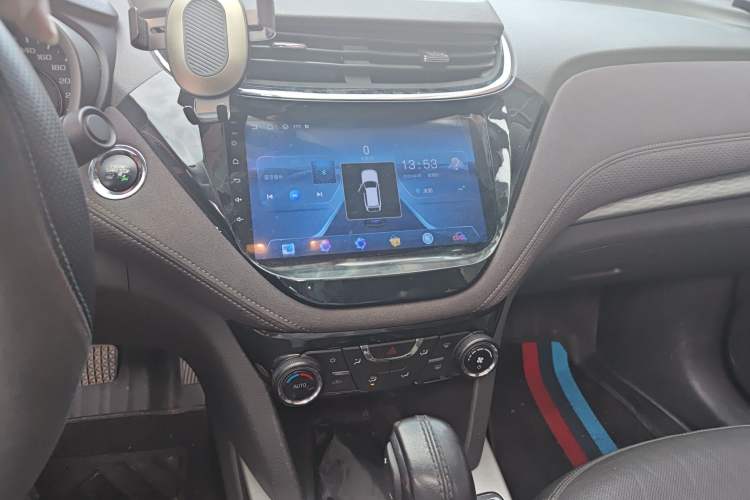 Used Chevrolet Malibu 2016 2.0L Automatic Luxury Edition Audio And AC Panel