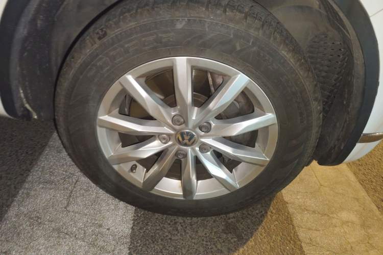 Used Volkswagen Touareg 2016 3.0 TSI Ignis Edition Right Front Wheel Hub