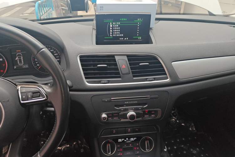 Used Audi Q3 2017 30 TFSI Fashion Model Audio And AC Panel