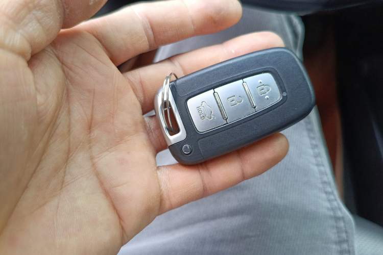 Used Kia K2 2011 Sedan 1.6L Automatic Transmission Premium
