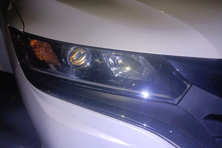 Used Honda Gienia 2017 1.5L CVT Comfort Version Right Front Headlight