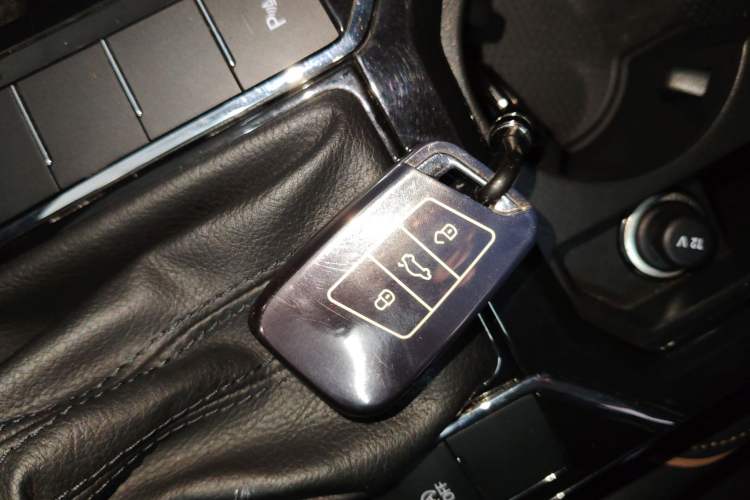 Used Volkswagen Passat 2020 330TSI Elite Edition China VI Vehicle Key