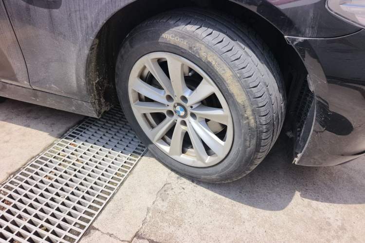 Used BMW 5 Series 2017 520Li Elegant Edition Right Front Wheel Hub