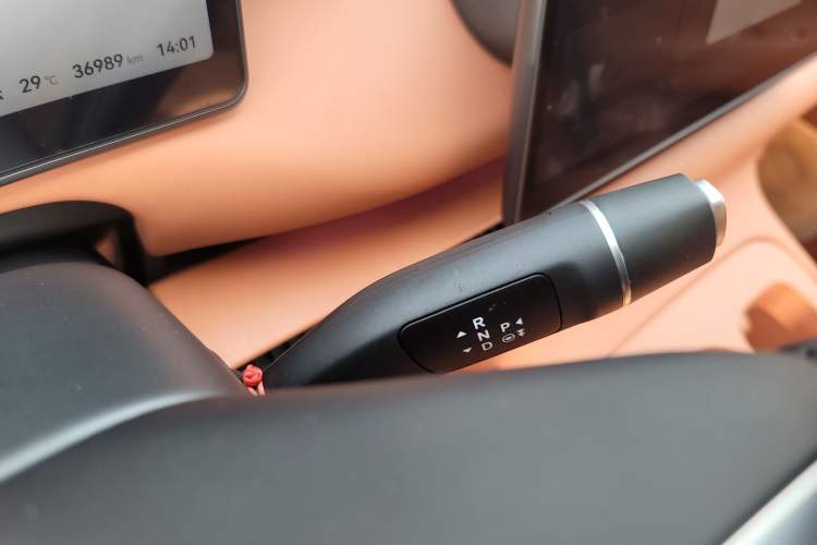 Used Leapmotor C16 2024 Range-Extended 200 LiDAR Edition Gear Lever