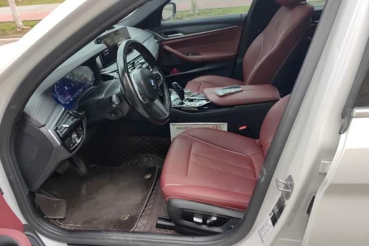 Used BMW 5 Series 2022 Restyled 530Li Leading Edition M Sport Package Left Front Seat