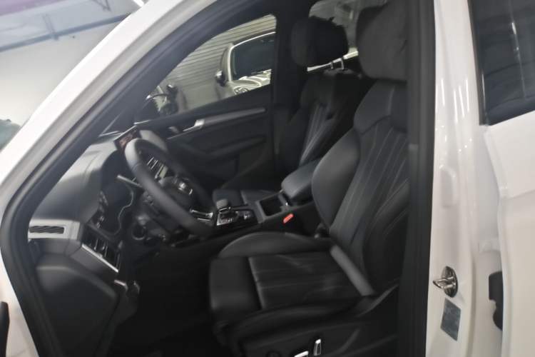 Used Audi Q5L 2025 40 TFSI Luxury Dynamic Edition
