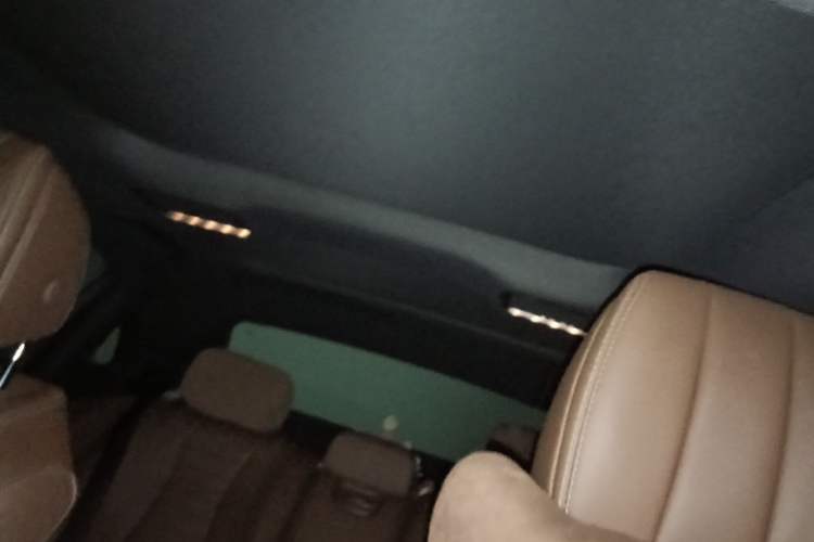 Used Mercedes-Benz E-Class New Energy 2022 E 350 e L Plug-in Hybrid Sports Sedan Headliner