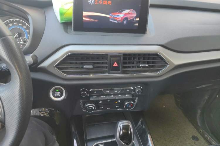 Used Dongfeng Fengon S560 2018 Upgraded Model 1.8L CVT Prestige 7-Seater Audio And AC Panel