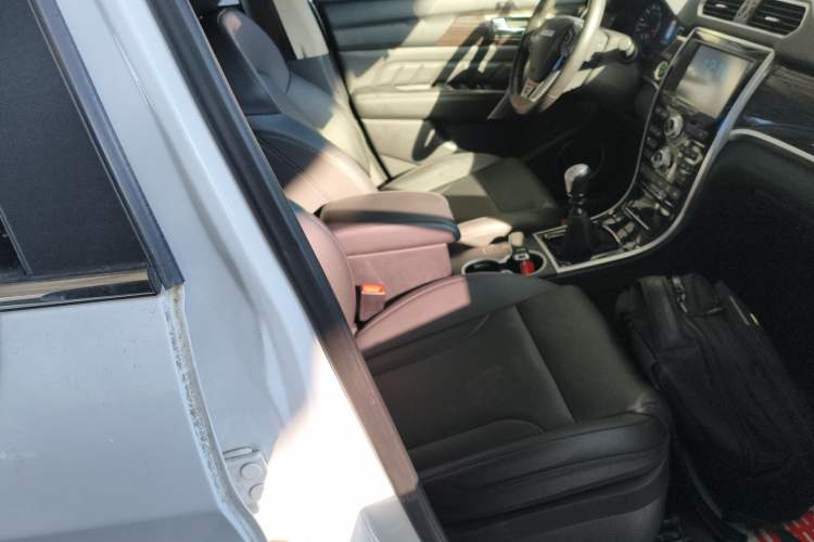 Used Haval H2 2016 Red-Label 1.5T Manual Two-Wheel Drive Luxury Model
