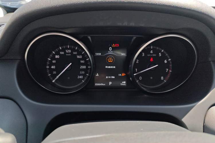 Used Land Rover Discovery Sport 2018 240 PS SE Version Instrument Cluster