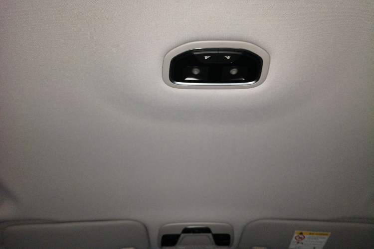 Used Geely Auto Emgrand 2019 Leading Edition 1.5L Manual Luxury Model China V Standard Headliner