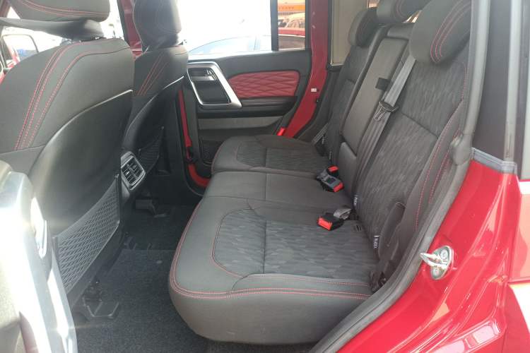 Used BAIC Off-Road BJ40 2018 PLUS 2.0T Manual Four-Wheel Drive Prestige Edition China V
