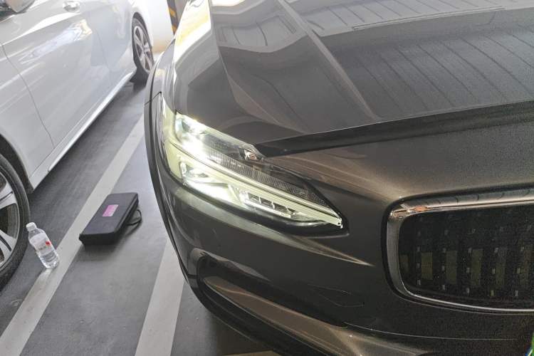 Used Volvo V90 2017 Cross Country T5 AWD Smart Range Edition
