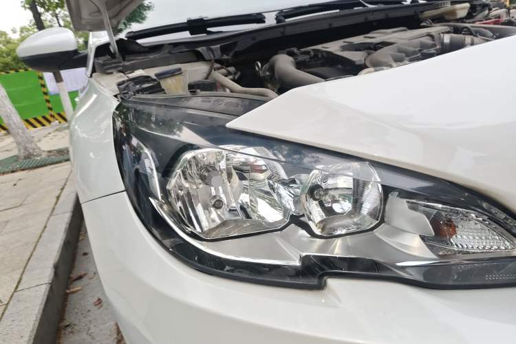 Used Peugeot 408 2016 1.6T Automatic Luxury Edition Right Front Headlight