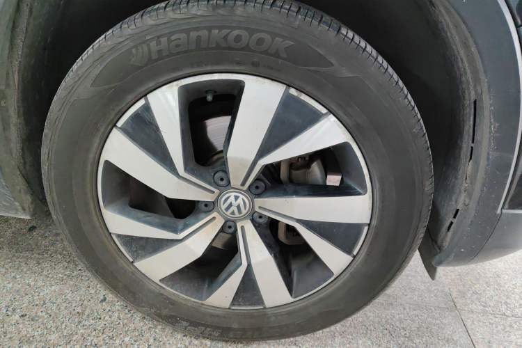 Used Volkswagen Tayron 2019 330TSI Two-Wheel-Drive Luxury Version China V Emission Standard Right Front Wheel Hub