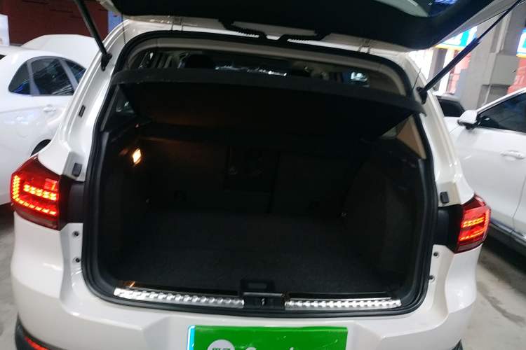 Used Volkswagen Tiguan 2017 300TSI Automatic Two-Wheel Drive Silk Road Comfort Edition Trunk