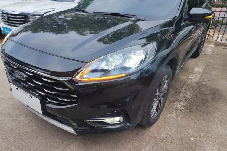 Used Ford Escape 2020 EcoBoost 245 Two-Wheel-Drive Titanium Edition
