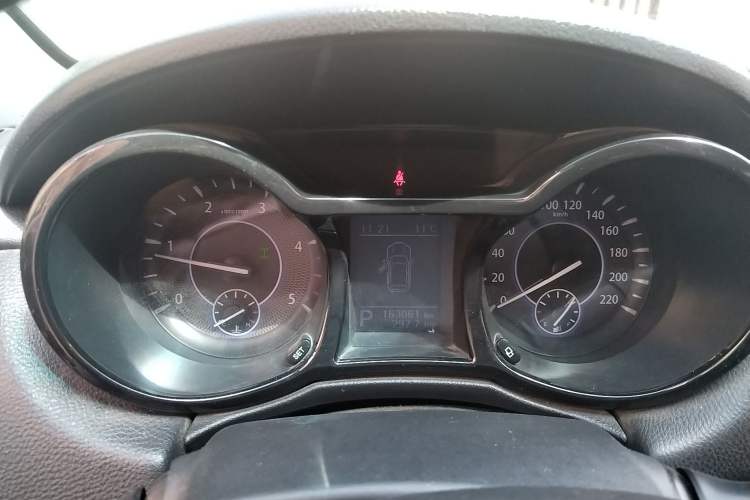 Used JMC Yusheng S350 2013 2.4T Automatic 4x4 Diesel Ultra-Luxury 5-Seater Instrument Cluster