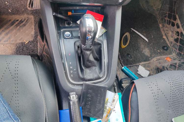 Used Volkswagen Sagitar 2018 280TSI DSG Ignite Edition Gear Lever