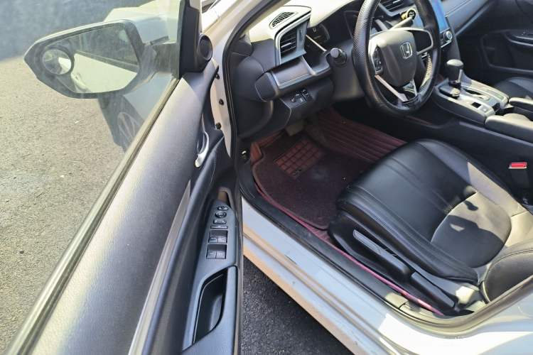 Used Honda Civic 2016 220TURBO CVT Luxury Edition Driver Seat