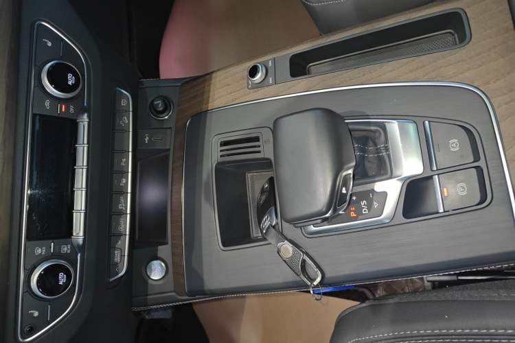 Used Audi Q5L 2022 40T Luxury Elegant Model
