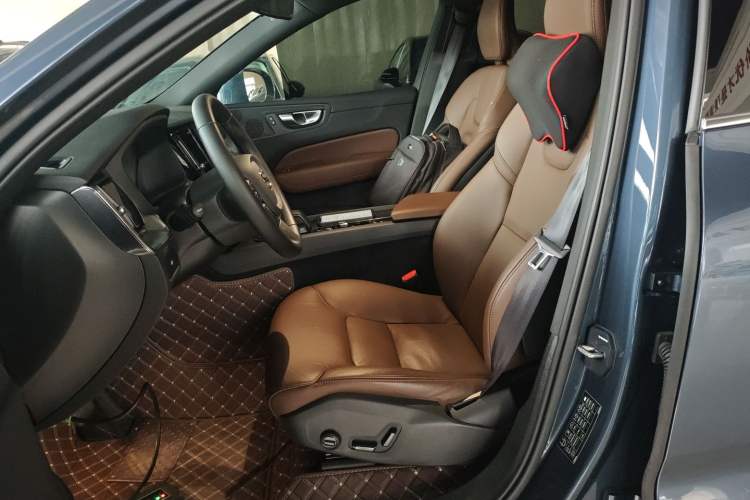 Used Volvo XC60 2025 B5 4x4 Smart Luxury Edition