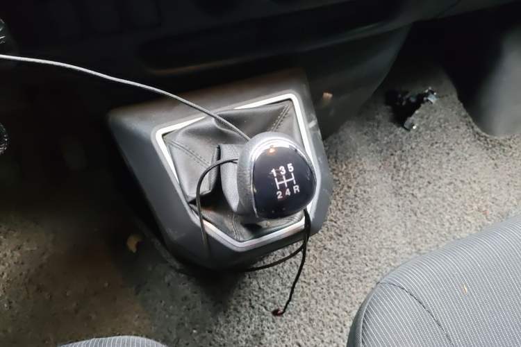 Used JMC Transit 2019 2.8T Commercial Version Short Wheelbase Mid-Roof 6-Seater China VI JX493