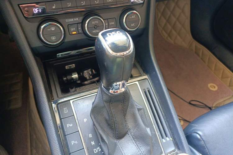 Used Skoda Superb 2016 TSI330 DSG Smart Drive Edition Gear Lever