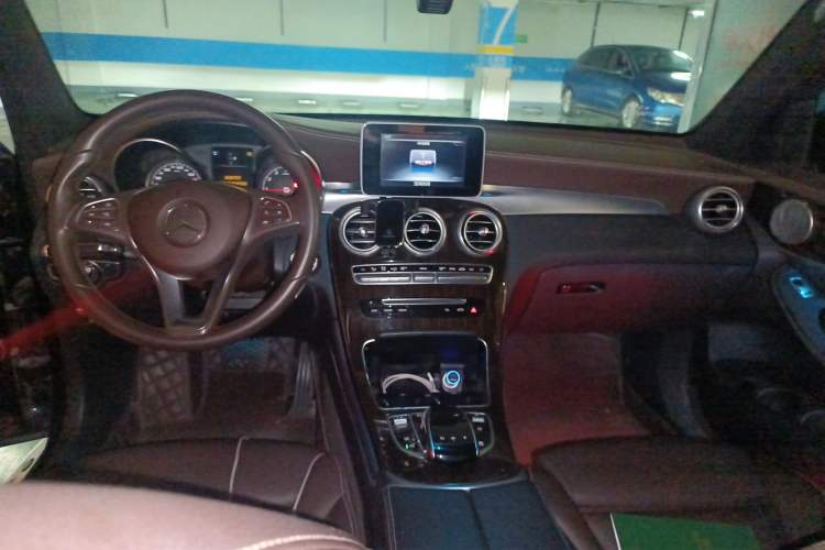 Used Mercedes-Benz GLC 2017 GLC 260 4MATIC Luxury Model Center Console