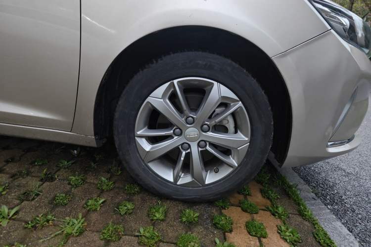 Used Geely Auto Emgrand GL 2020 1.4T CVT Luxury Model Right Front Wheel Hub