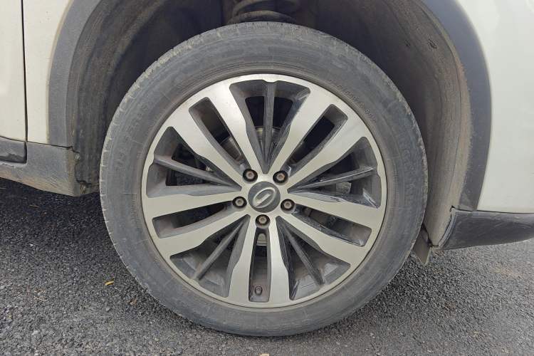 Used GAC Trumpchi GS4 2017 235T Manual Two-Wheel Drive Luxury Edition Right Front Wheel Hub