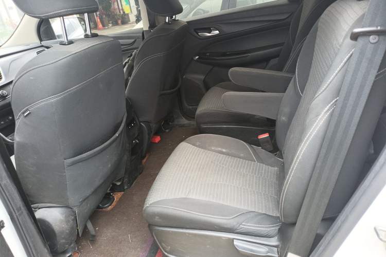 Used Baojun 730 2021 1.5L Manual Fashion Version 7 Seats Left Rear Seat