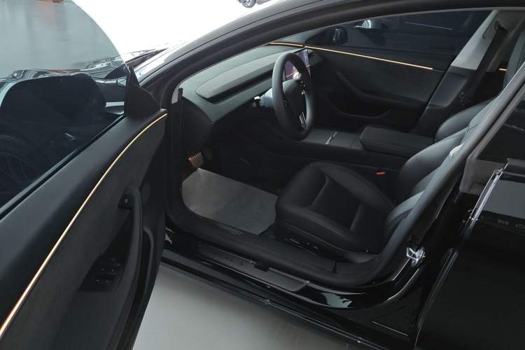 Used Tesla Model 3 2025 Rear-Wheel-Drive Version
