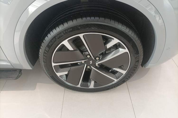 Used Li Auto L9 2025 Ultra Smart Refreshed Edition Right Rear Wheel Hub