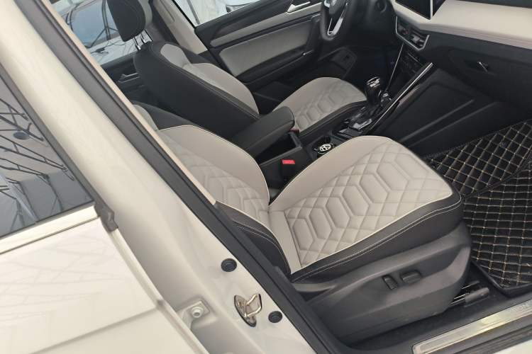 Used Volkswagen Tayron 2024 330TSI Two-Wheel Drive Luxury Plus Advanced Version Right Front Seat